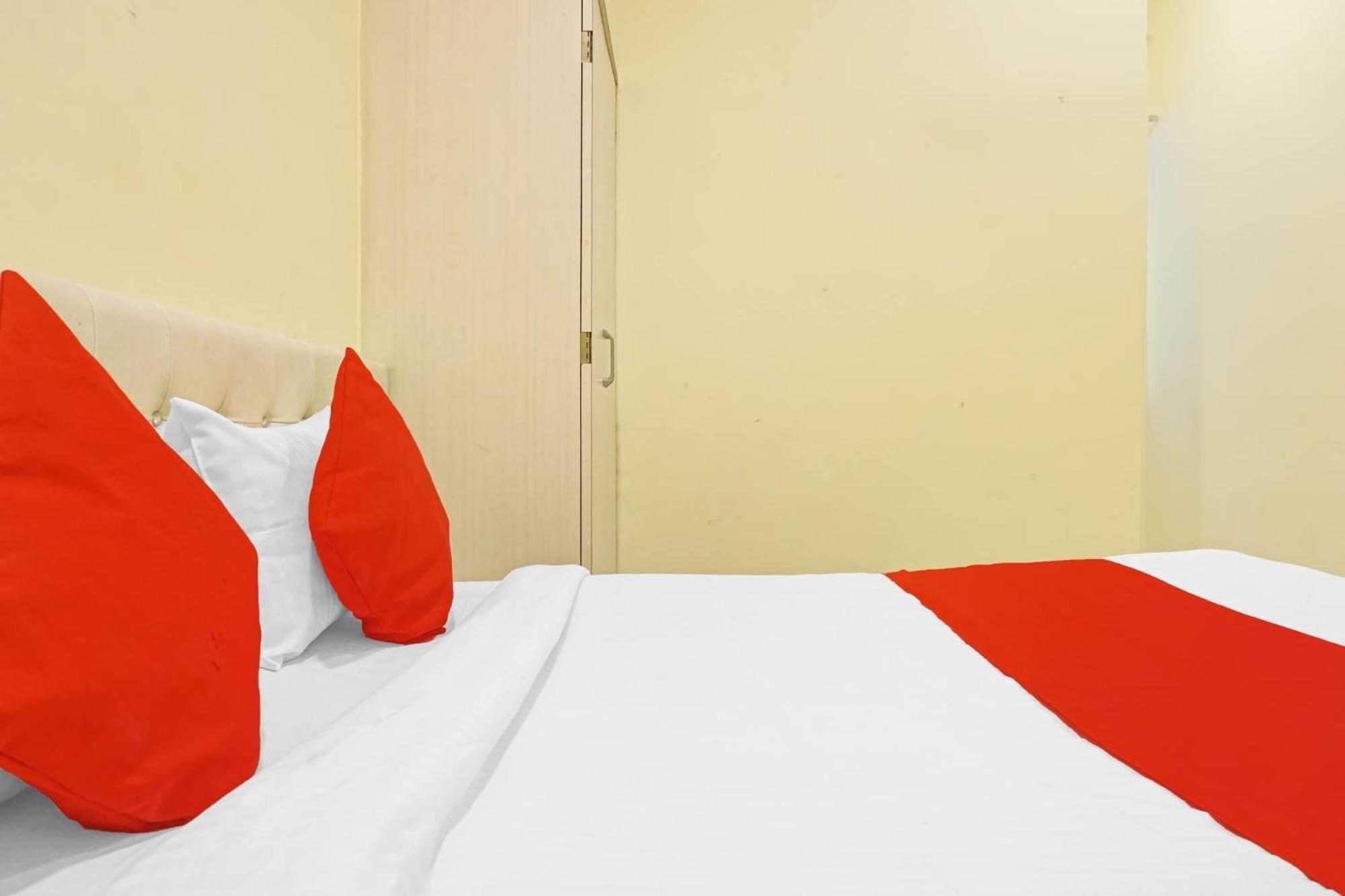 Hotel O 24K Inn Mundhva Eksteriør bilde