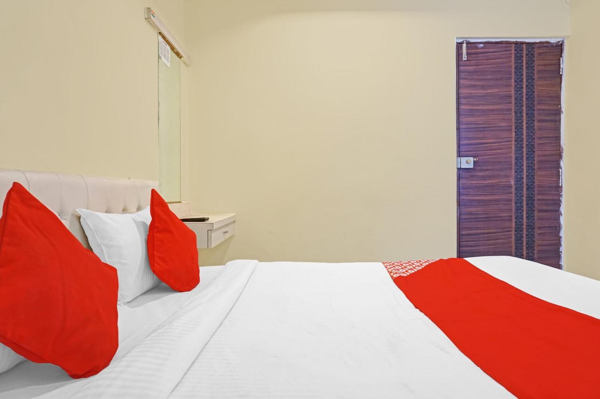 Hotel O 24K Inn Mundhva Eksteriør bilde